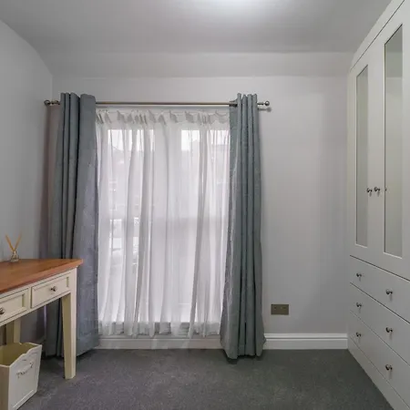 Laburnum - Town Centre, With Parking Windermere