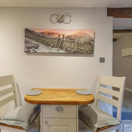 Laburnum - Town Centre, With Parking