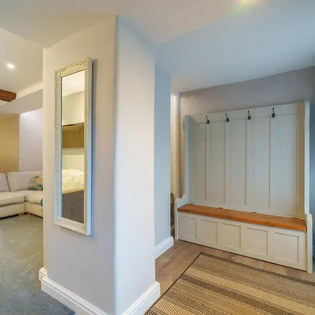 Laburnum - Town Centre, With Parking * Windermere