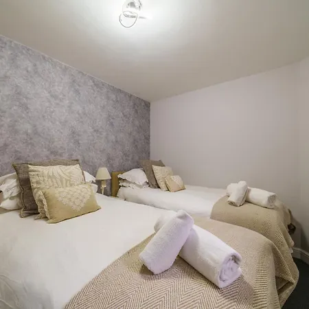 Laburnum - Town Centre, With Parking Tatil Evi *