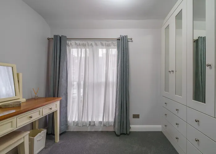 Laburnum - Town Centre, With Parking Windermere